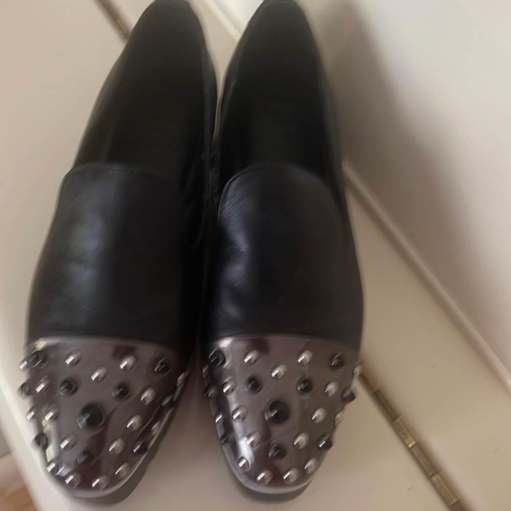 Beautiful leather shoes. Black collar size 8.